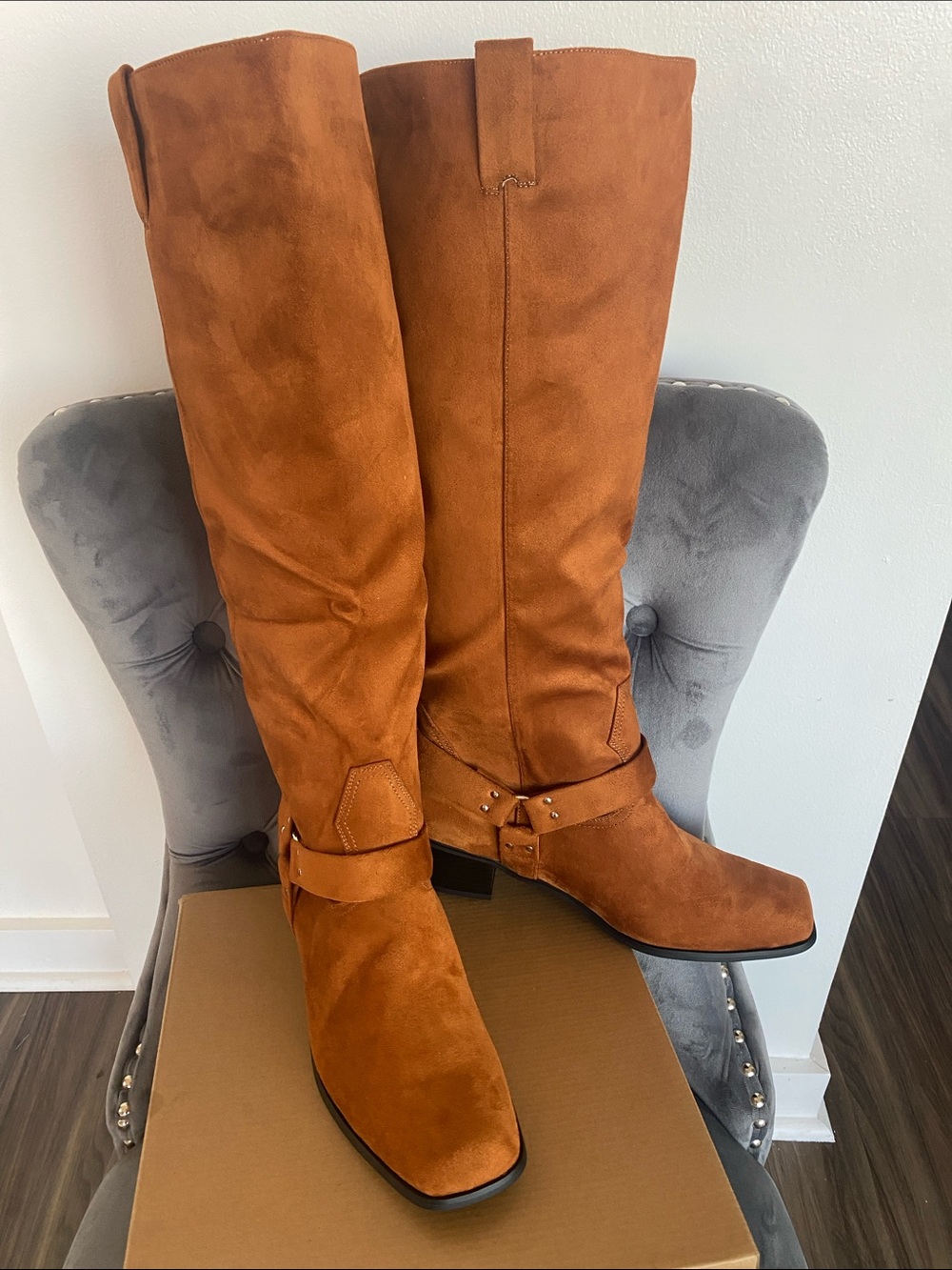 NWT Western Knee High Boots Size 11. Never worn. Wide-calf friendly.